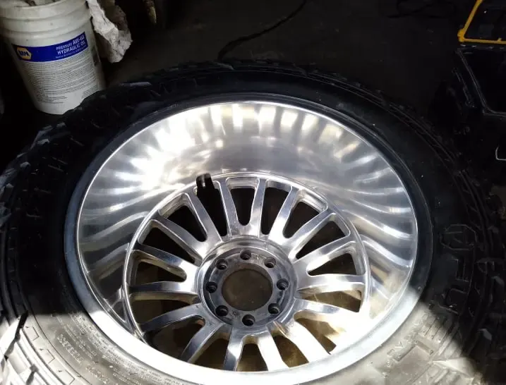 Polished multi-spoke aluminum rim